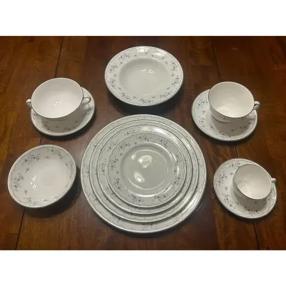 RARE Royal Doulton Fine Bone China Cotillion H4962 Complete 12 pc Place Setting - Picture 7 of 8